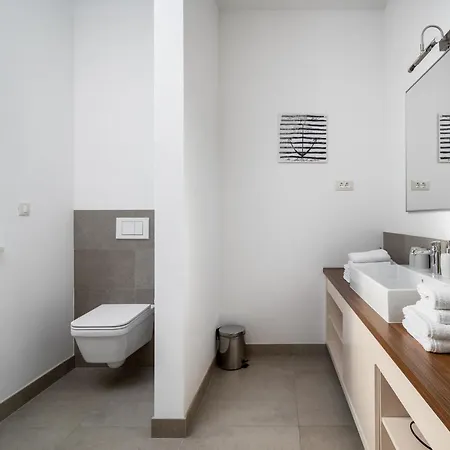 Acadia D Villa Slatine